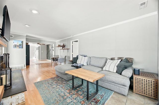 18329 Norwich Road, Livonia, MI 48152