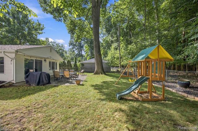 18329 Norwich Road, Livonia, MI 48152
