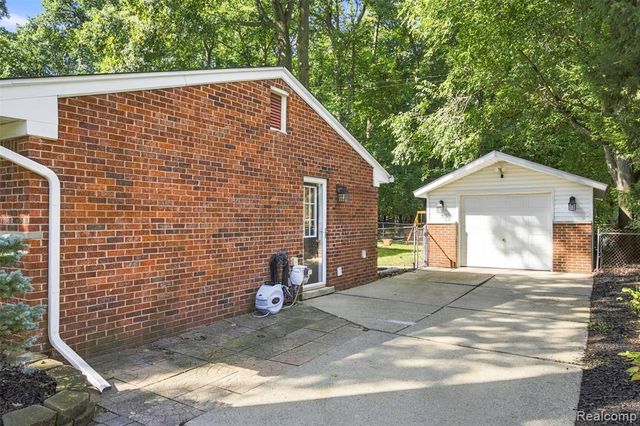 18329 Norwich Road, Livonia, MI 48152