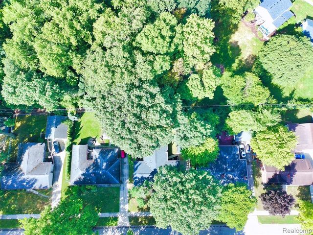 18329 Norwich Road, Livonia, MI 48152