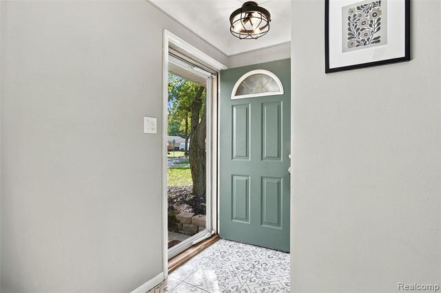 18329 Norwich Road, Livonia, MI 48152