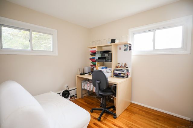 12 London Road, Windsor, CT 06095
