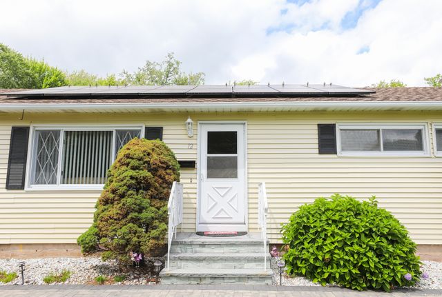 12 London Road, Windsor, CT 06095
