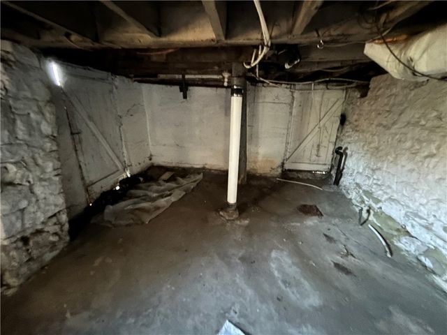 828 Crest Ave, Charleroi Boro, PA 15022