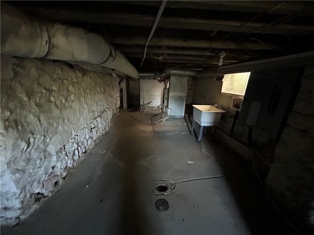 828 Crest Ave, Charleroi Boro, PA 15022