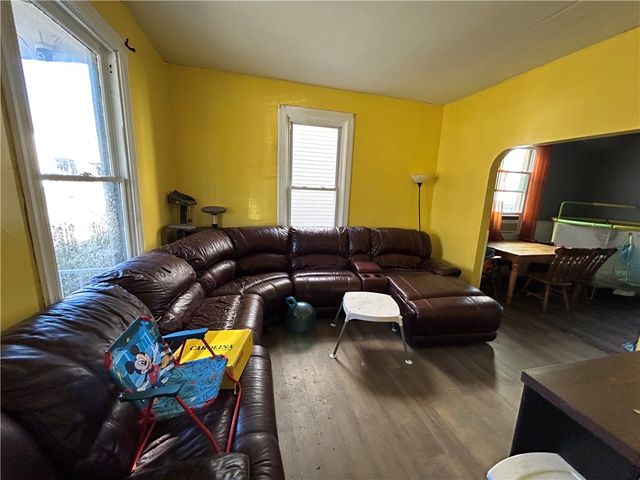 828 Crest Ave, Charleroi Boro, PA 15022