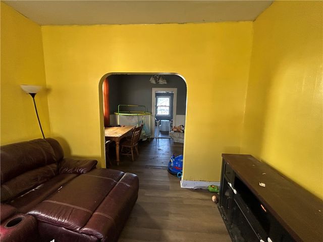 828 Crest Ave, Charleroi Boro, PA 15022