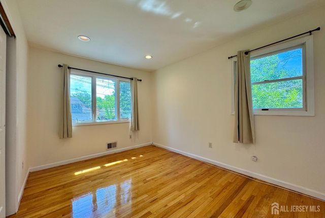 19 Library Place, Edison, NJ 08820