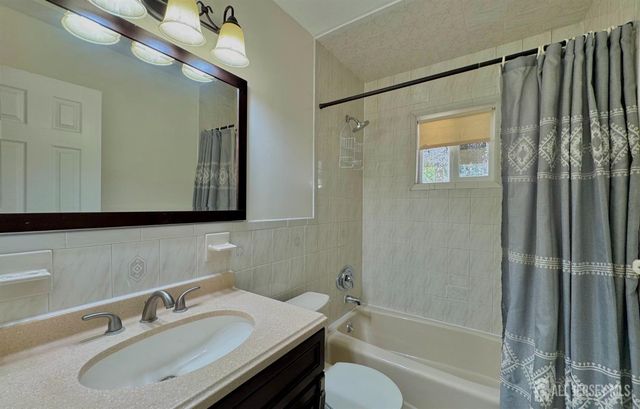 19 Library Place, Edison, NJ 08820
