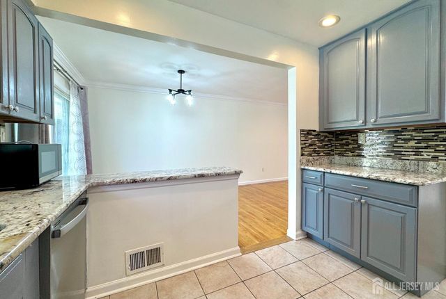 19 Library Place, Edison, NJ 08820