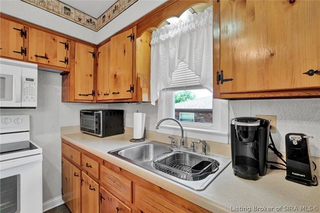 2595 E Robin Road, New Albany, IN 47150