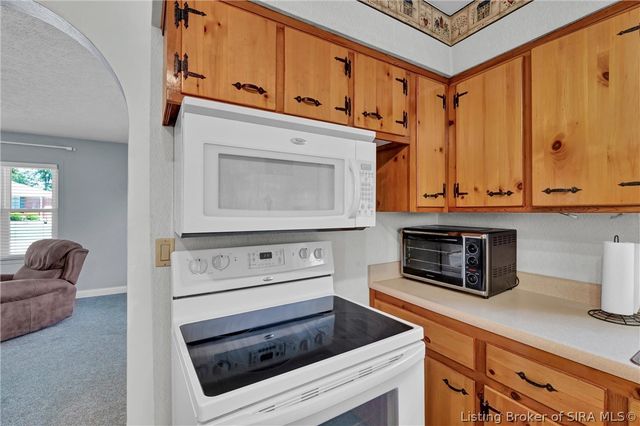 2595 E Robin Road, New Albany, IN 47150