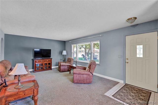 2595 E Robin Road, New Albany, IN 47150