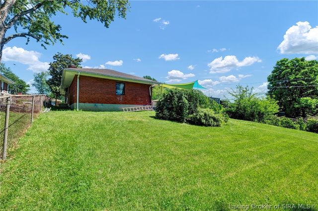 2595 E Robin Road, New Albany, IN 47150