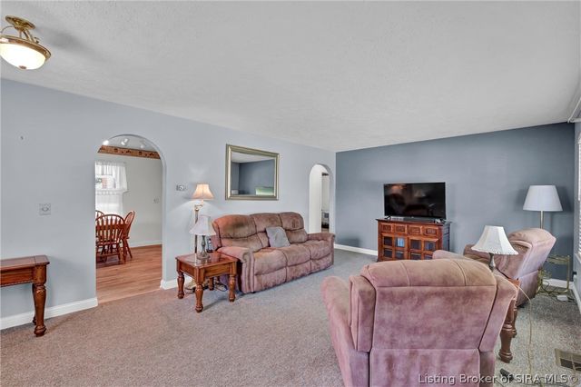 2595 E Robin Road, New Albany, IN 47150
