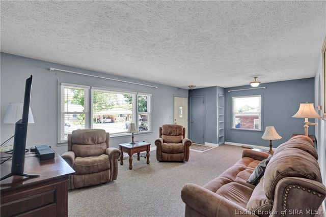 2595 E Robin Road, New Albany, IN 47150