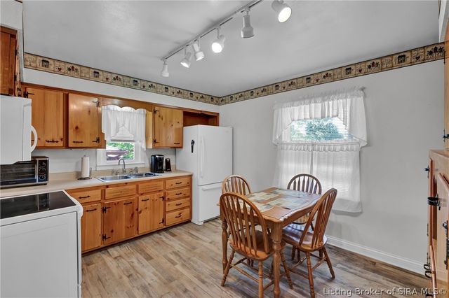 2595 E Robin Road, New Albany, IN 47150