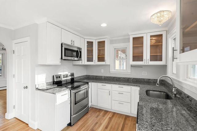 24 Bloomfield St, Quincy, MA 02171