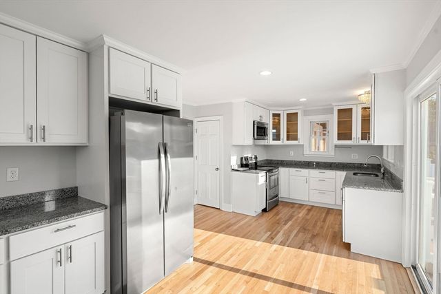 24 Bloomfield St, Quincy, MA 02171
