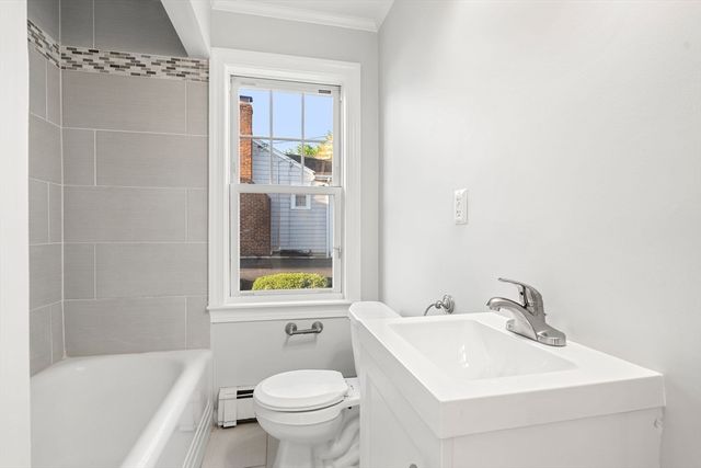 24 Bloomfield St, Quincy, MA 02171