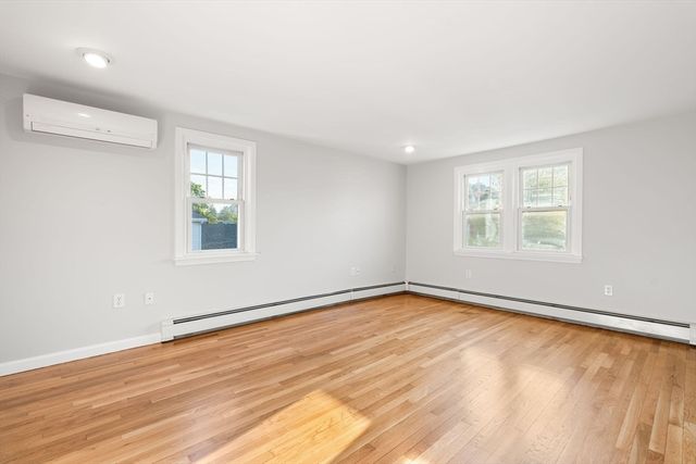 24 Bloomfield St, Quincy, MA 02171