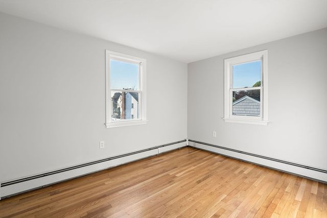 24 Bloomfield St, Quincy, MA 02171
