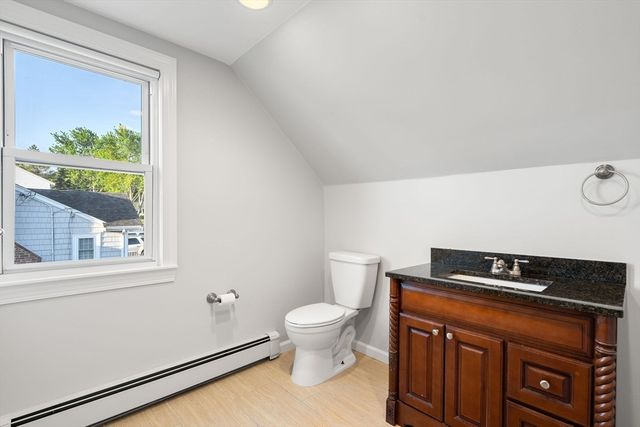 24 Bloomfield St, Quincy, MA 02171