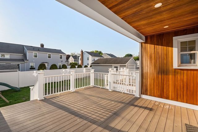 24 Bloomfield St, Quincy, MA 02171
