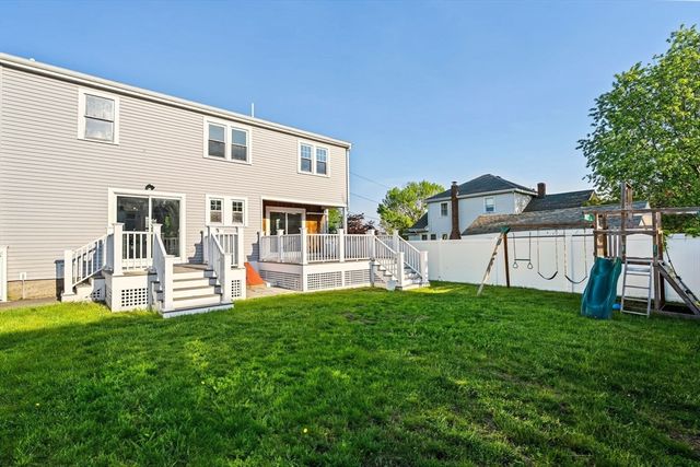 24 Bloomfield St, Quincy, MA 02171