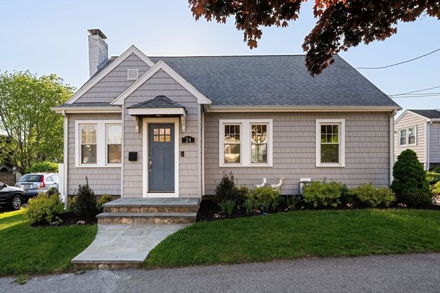 24 Bloomfield St, Quincy, MA 02171