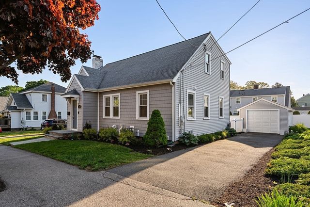 24 Bloomfield St, Quincy, MA 02171