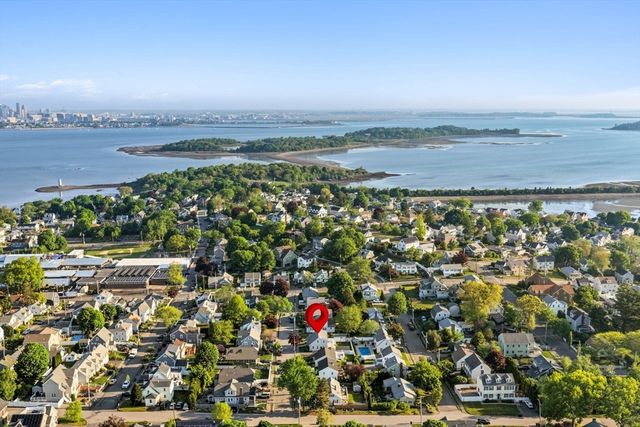24 Bloomfield St, Quincy, MA 02171