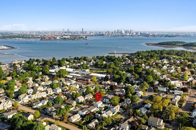 24 Bloomfield St, Quincy, MA 02171