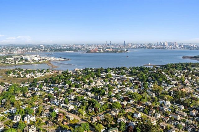 24 Bloomfield St, Quincy, MA 02171