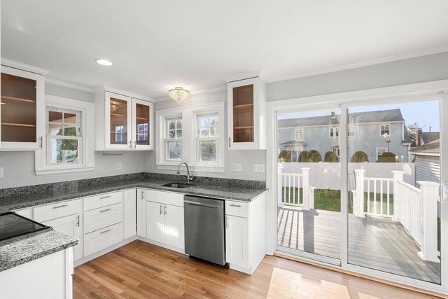 24 Bloomfield St, Quincy, MA 02171