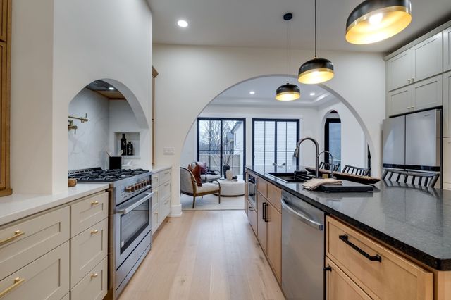 736 Douglas Avenue, Nashville, TN 37207