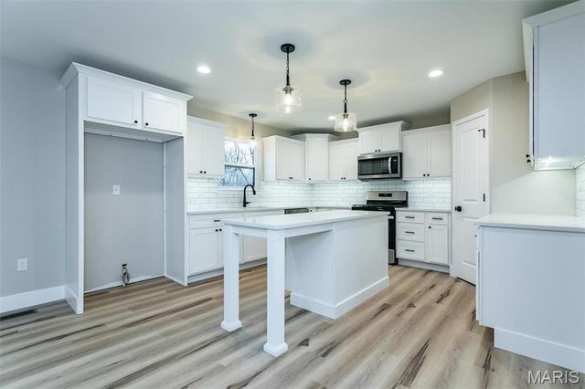 2745 Bristol Way, Glen Carbon, IL 62034