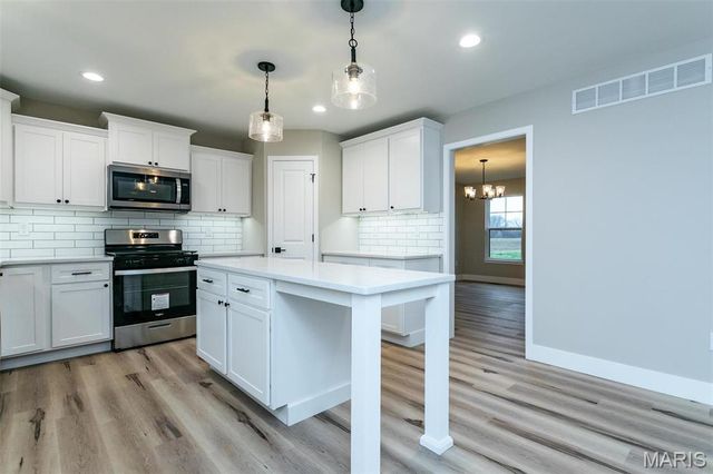 2745 Bristol Way, Glen Carbon, IL 62034