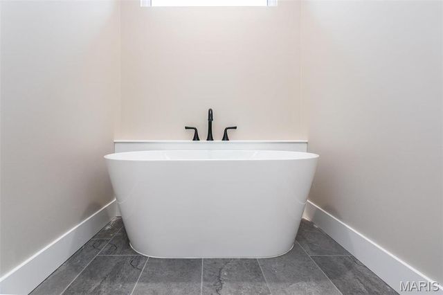 2745 Bristol Way, Glen Carbon, IL 62034