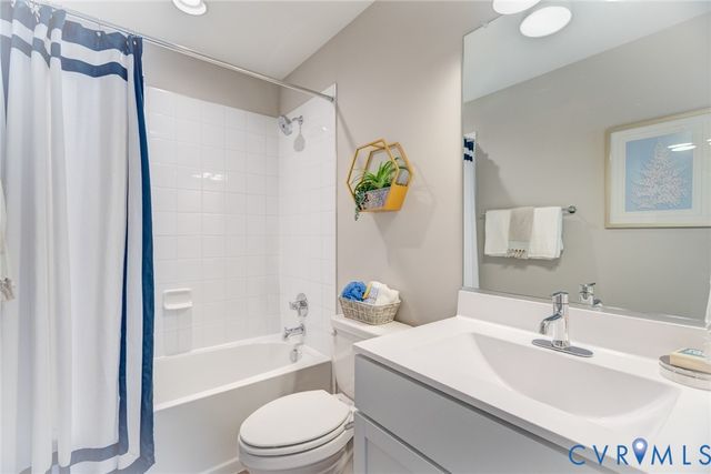 16006 Canoe Pointe Loop, Moseley, VA 23120