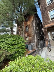 15 Lenox Ave, Forest Hills Boro, PA 15221