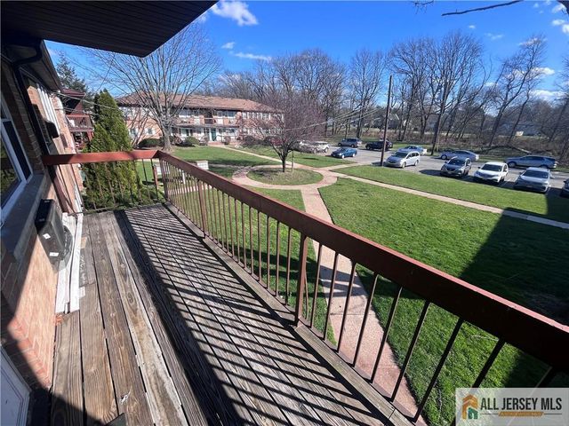 55 Gill Lane 14, Iselin, NJ 08830
