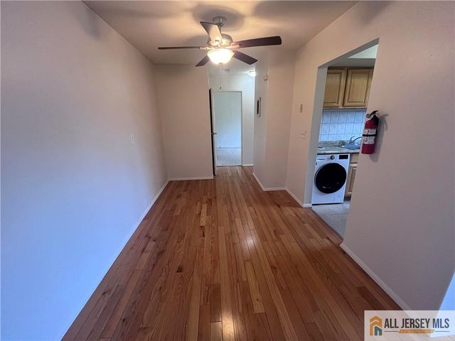 55 Gill Lane 14, Iselin, NJ 08830
