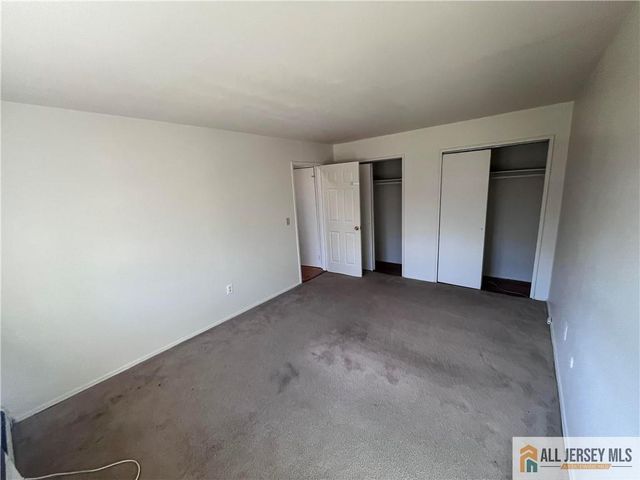 55 Gill Lane 14, Iselin, NJ 08830
