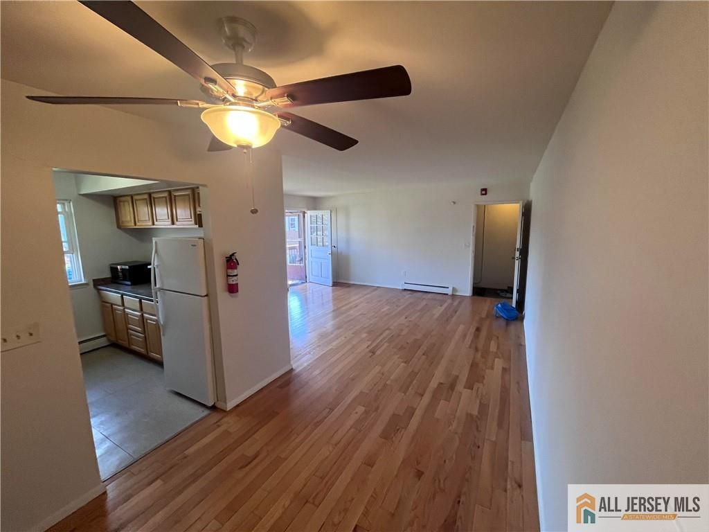 55 Gill Lane 14, Iselin, NJ 08830