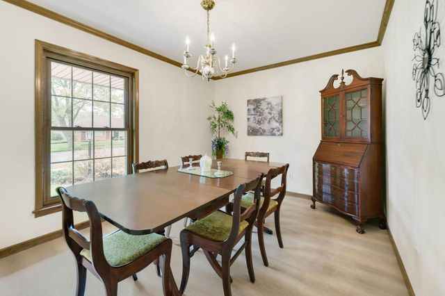 W52N618 Highland DRIVE, Cedarburg, WI 53012