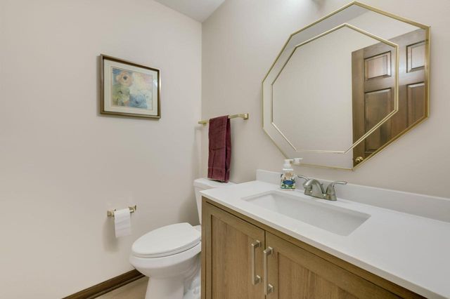 W52N618 Highland DRIVE, Cedarburg, WI 53012