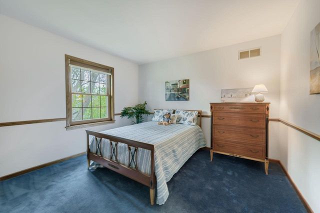 W52N618 Highland DRIVE, Cedarburg, WI 53012