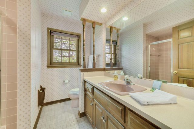 W52N618 Highland DRIVE, Cedarburg, WI 53012