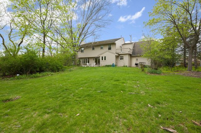 W52N618 Highland DRIVE, Cedarburg, WI 53012